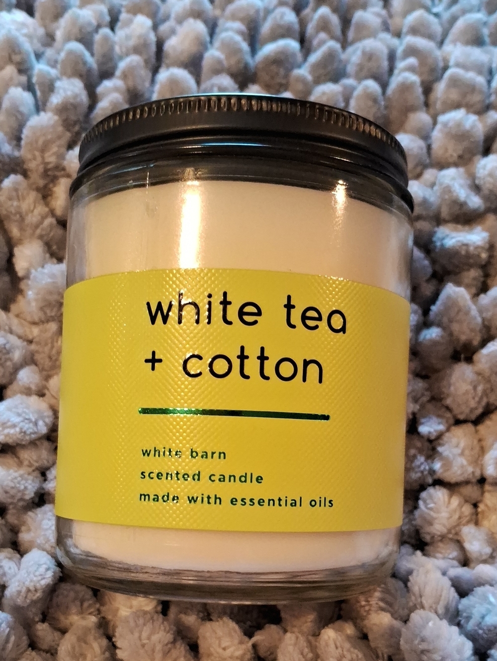 White Barn White Tea + Cotton Scented Candle - Yellow